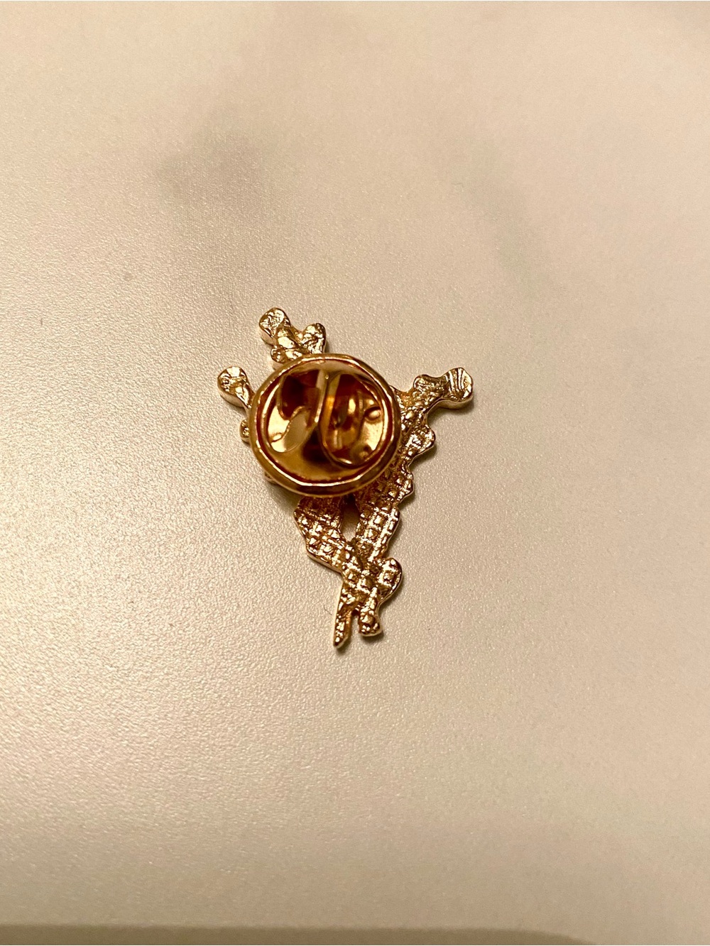 Tree pin - Picture 2 of 2